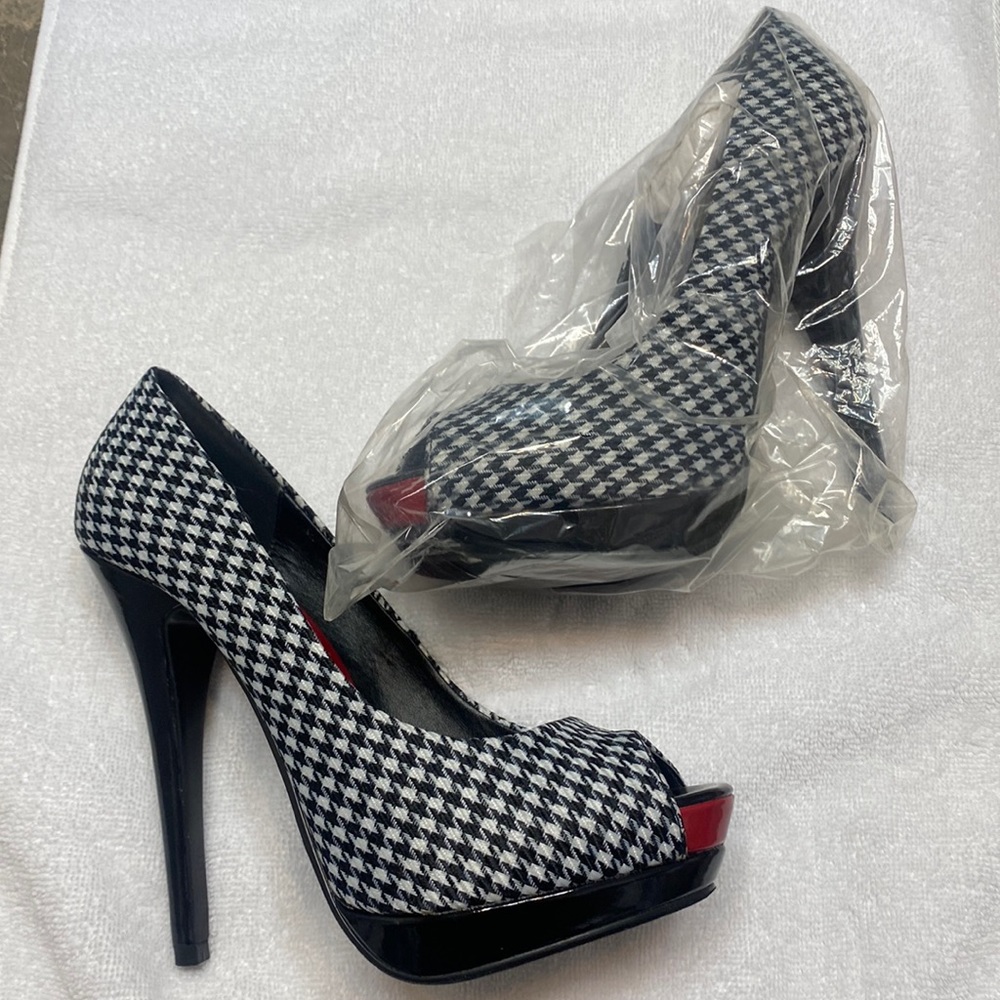 Two lips high heel pumps size 38/7